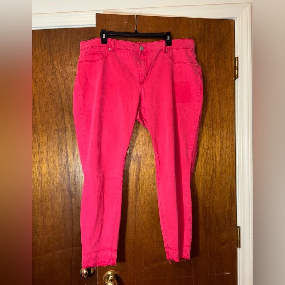 🐠 JESSICA SIMPSON Raspberry color Jeans size 22
